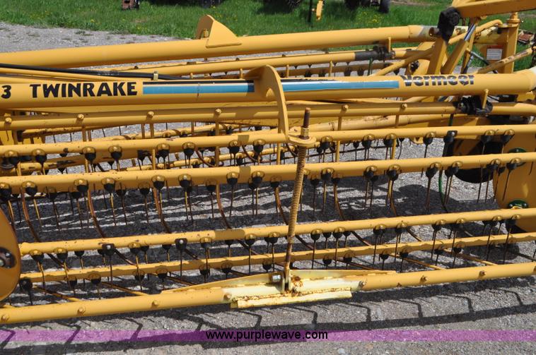 image for item G7354 Vermeer R23 twin hay rake