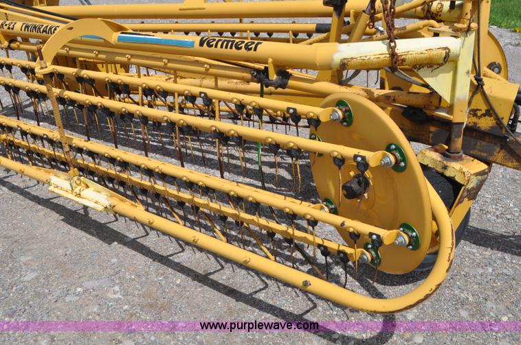 image for item G7354 Vermeer R23 twin hay rake