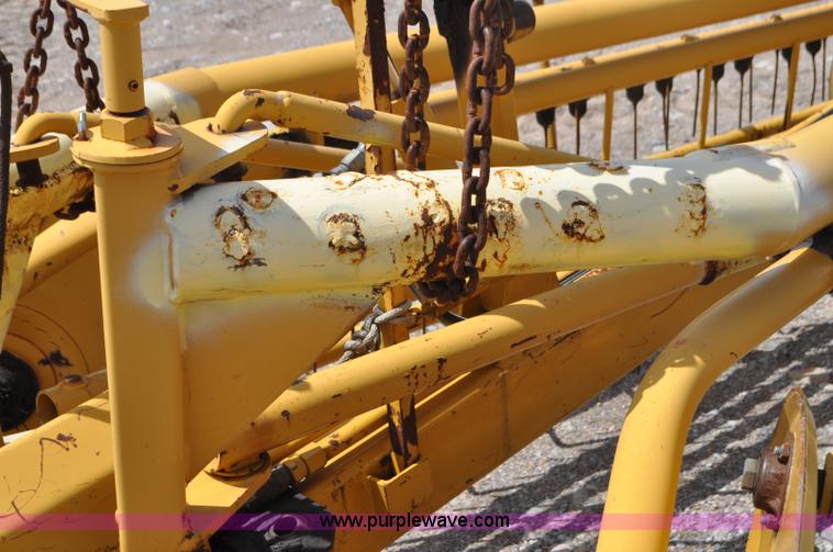 image for item G7354 Vermeer R23 twin hay rake