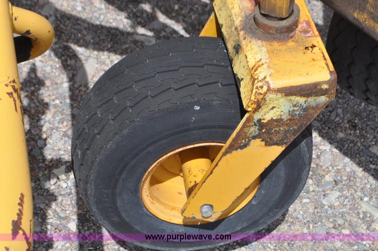 image for item G7354 Vermeer R23 twin hay rake