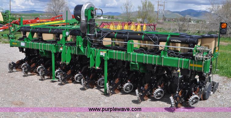 image for item G7355 2011 Great Plains YP825A3P-16TR twin row planter