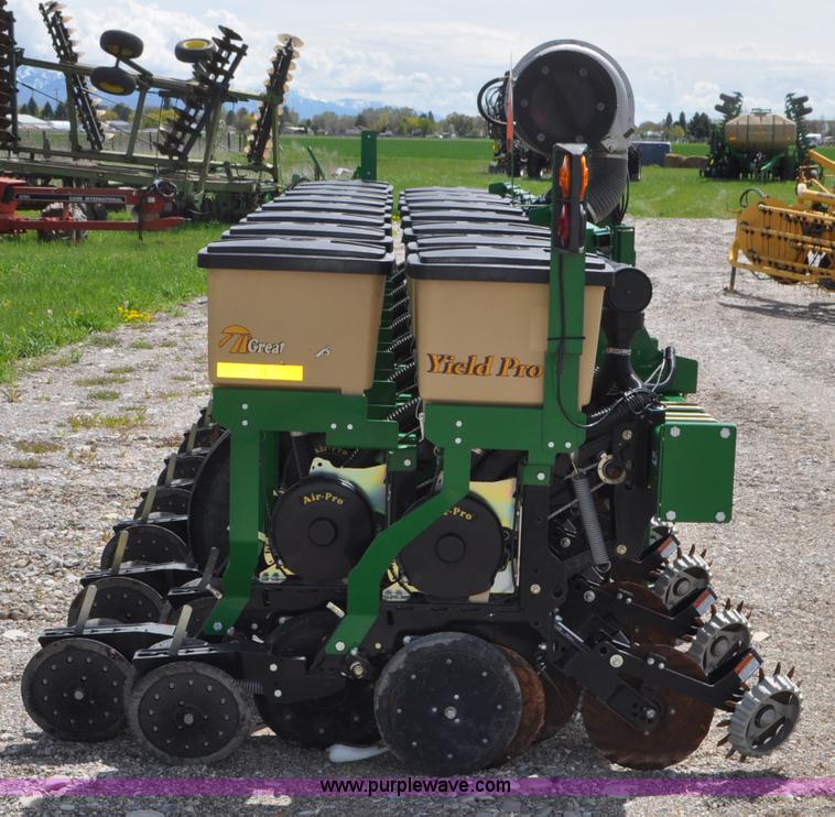 image for item G7355 2011 Great Plains YP825A3P-16TR twin row planter
