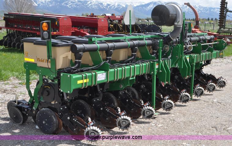 image for item G7355 2011 Great Plains YP825A3P-16TR twin row planter