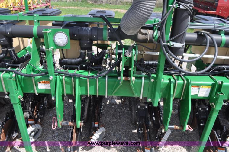 image for item G7355 2011 Great Plains YP825A3P-16TR twin row planter