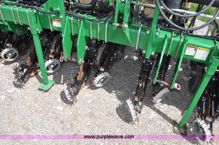 image for item G7355 2011 Great Plains YP825A3P-16TR twin row planter
