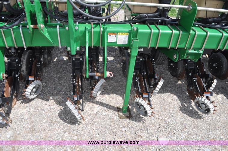 image for item G7355 2011 Great Plains YP825A3P-16TR twin row planter