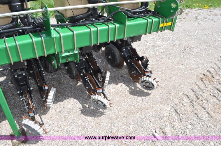image for item G7355 2011 Great Plains YP825A3P-16TR twin row planter