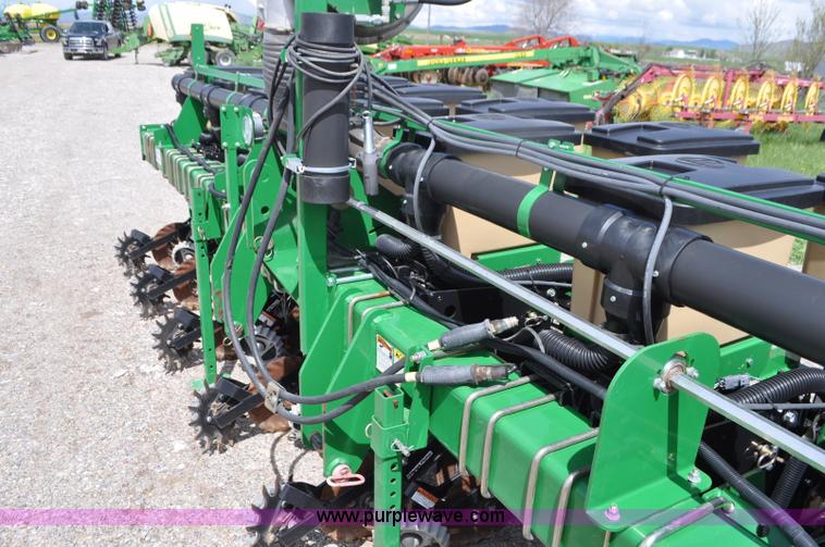image for item G7355 2011 Great Plains YP825A3P-16TR twin row planter