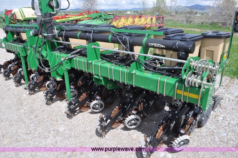 image for item G7355 2011 Great Plains YP825A3P-16TR twin row planter