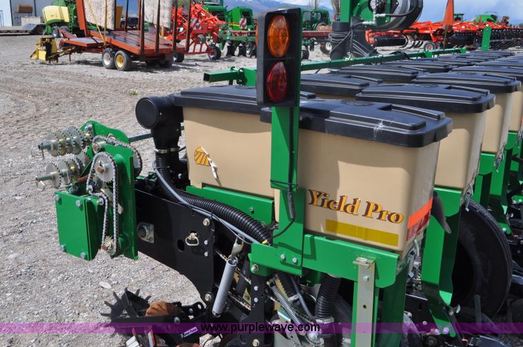 image for item G7355 2011 Great Plains YP825A3P-16TR twin row planter