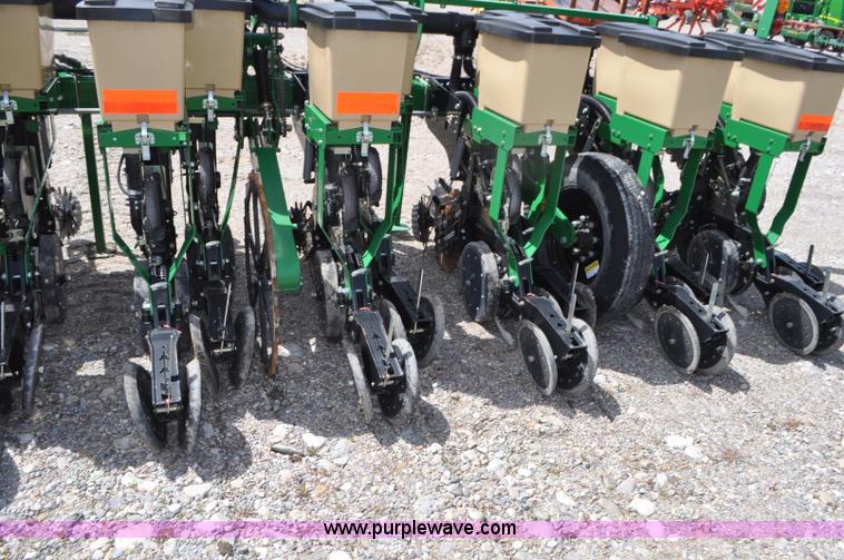 image for item G7355 2011 Great Plains YP825A3P-16TR twin row planter