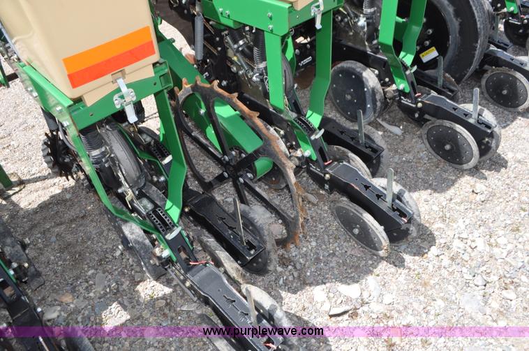 image for item G7355 2011 Great Plains YP825A3P-16TR twin row planter