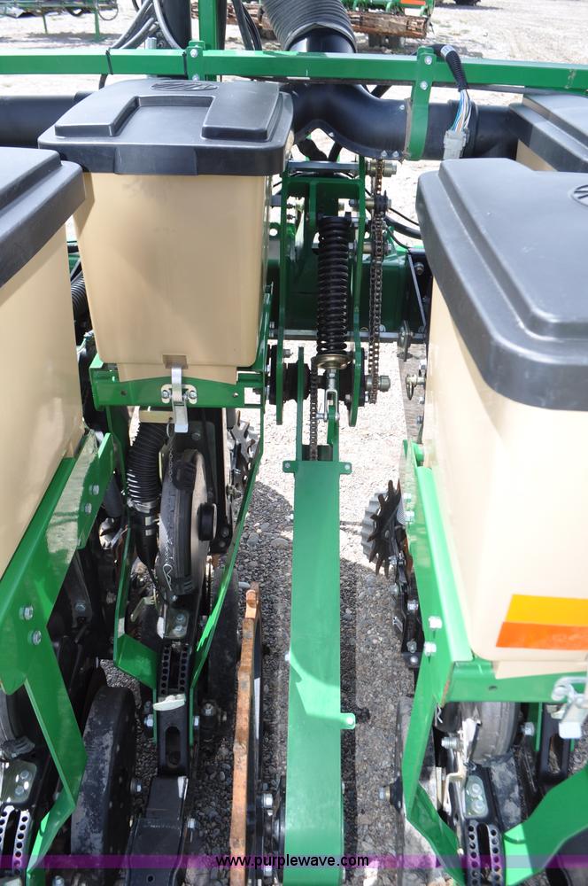 image for item G7355 2011 Great Plains YP825A3P-16TR twin row planter