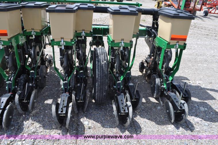 image for item G7355 2011 Great Plains YP825A3P-16TR twin row planter