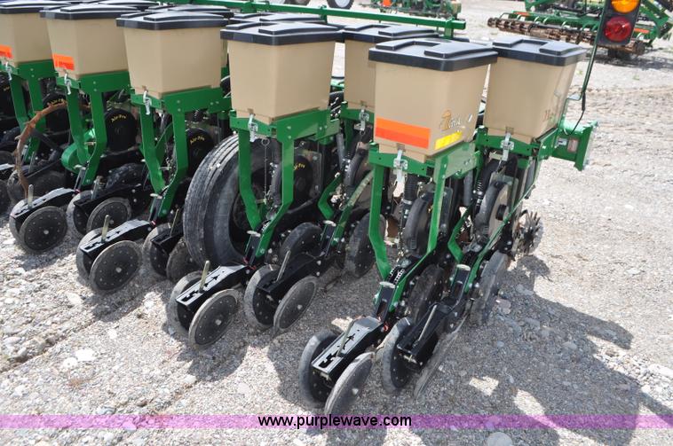 image for item G7355 2011 Great Plains YP825A3P-16TR twin row planter