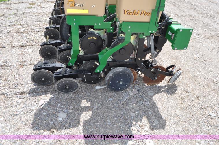 image for item G7355 2011 Great Plains YP825A3P-16TR twin row planter