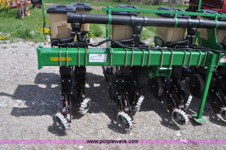 image for item G7355 2011 Great Plains YP825A3P-16TR twin row planter