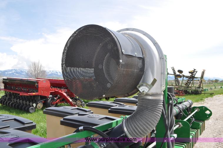 image for item G7355 2011 Great Plains YP825A3P-16TR twin row planter