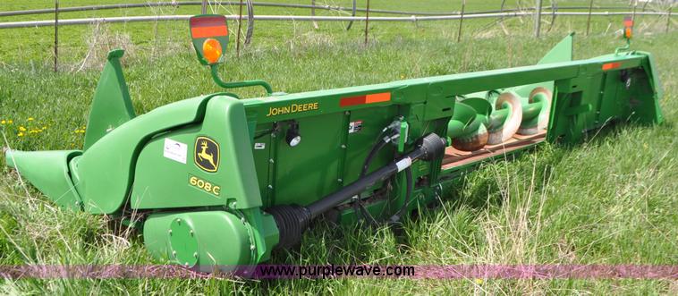 image for item G7356 2011 John Deere 608C corn head