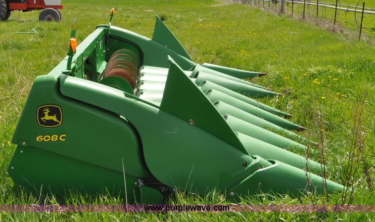 image for item G7356 2011 John Deere 608C corn head