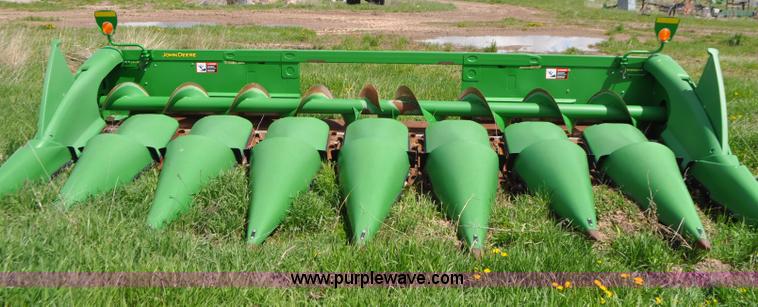 image for item G7356 2011 John Deere 608C corn head