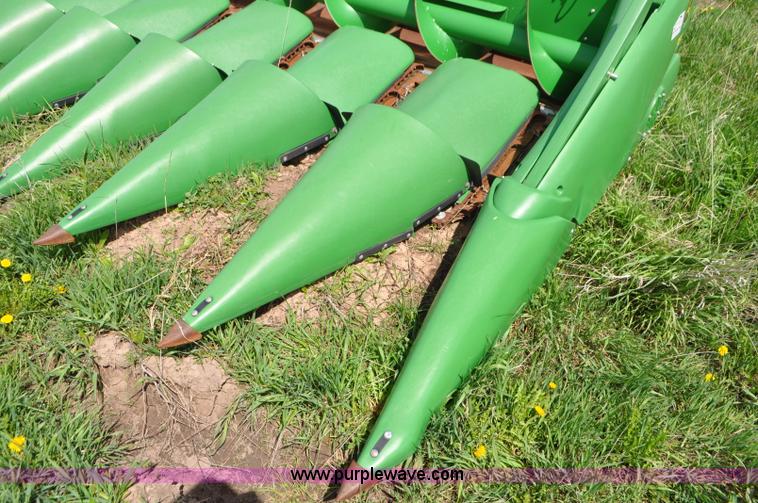 image for item G7356 2011 John Deere 608C corn head