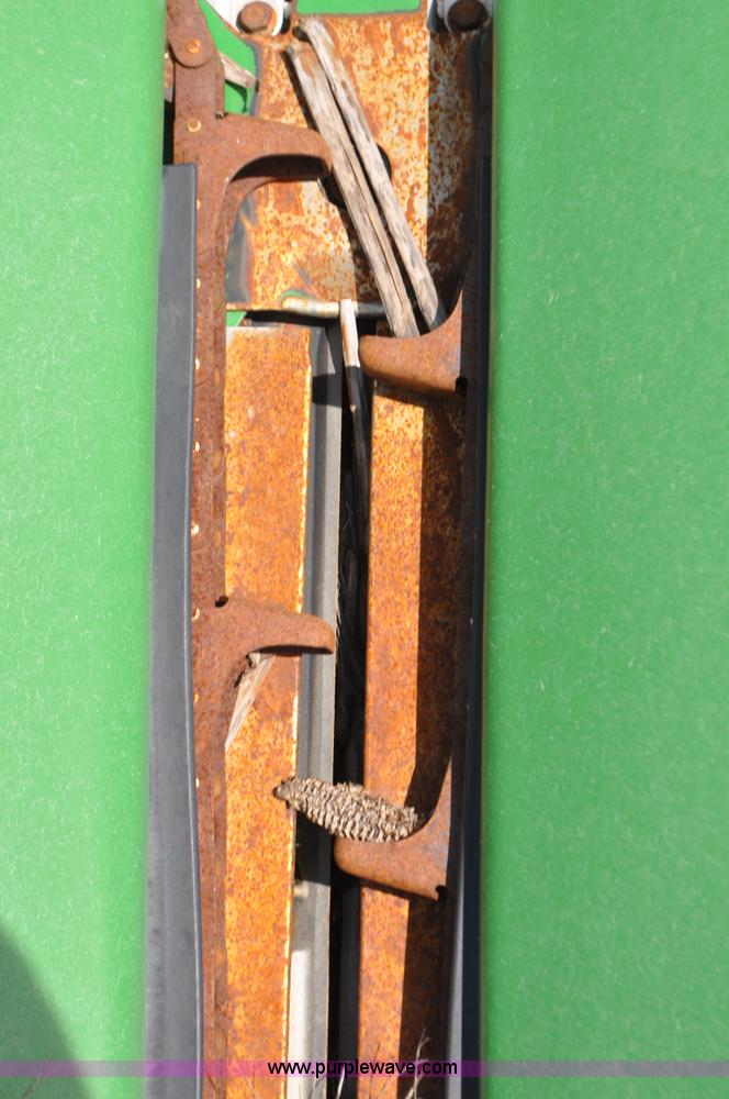 image for item G7356 2011 John Deere 608C corn head