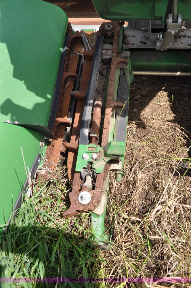 image for item G7356 2011 John Deere 608C corn head