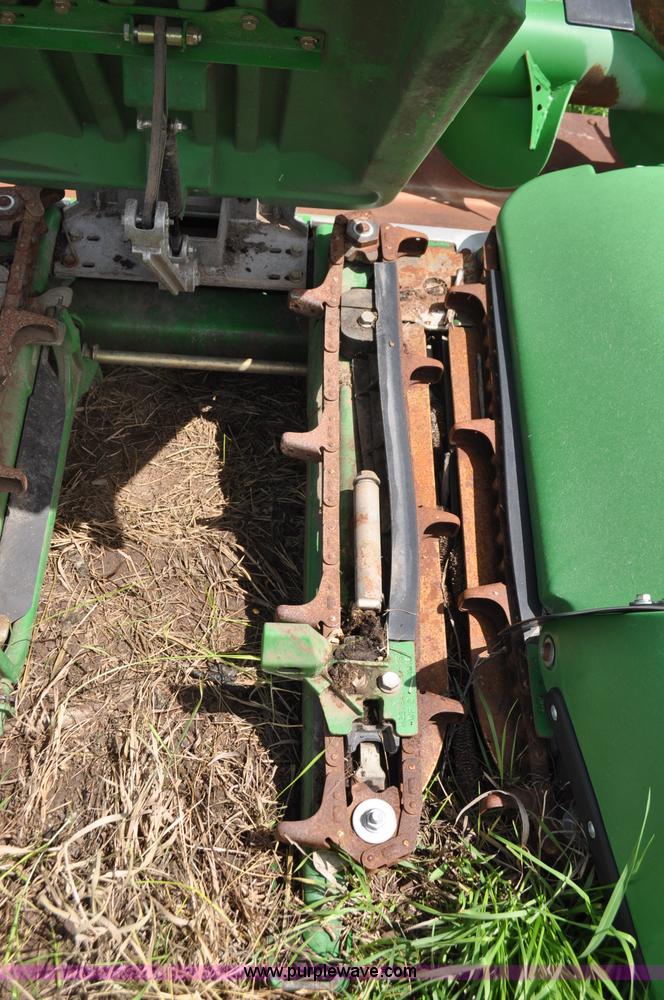image for item G7356 2011 John Deere 608C corn head
