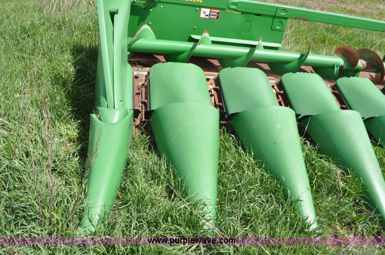 image for item G7356 2011 John Deere 608C corn head