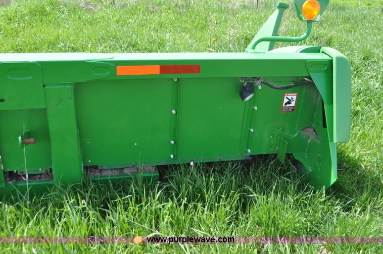 image for item G7356 2011 John Deere 608C corn head