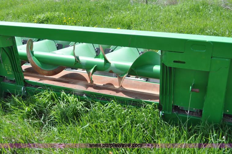 image for item G7356 2011 John Deere 608C corn head