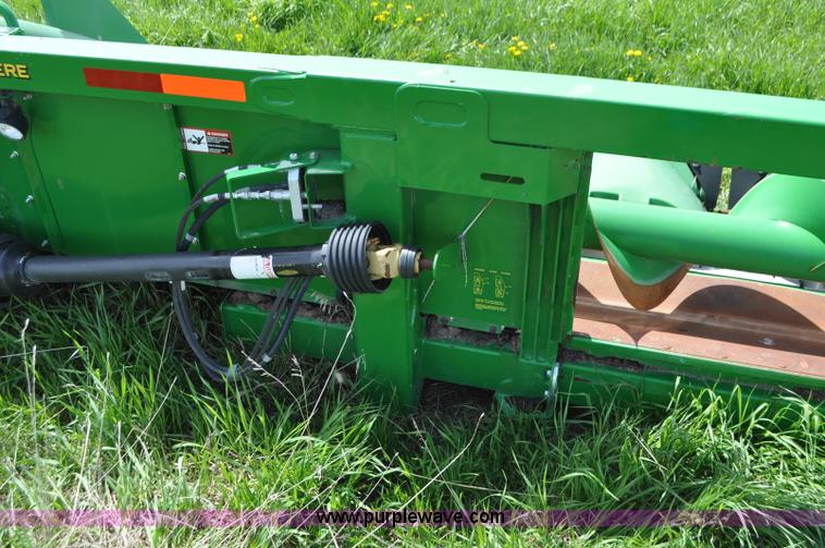 image for item G7356 2011 John Deere 608C corn head