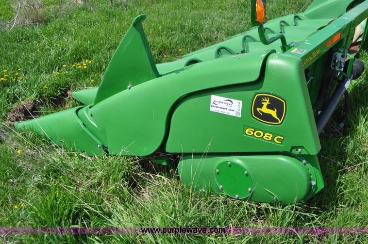 image for item G7356 2011 John Deere 608C corn head
