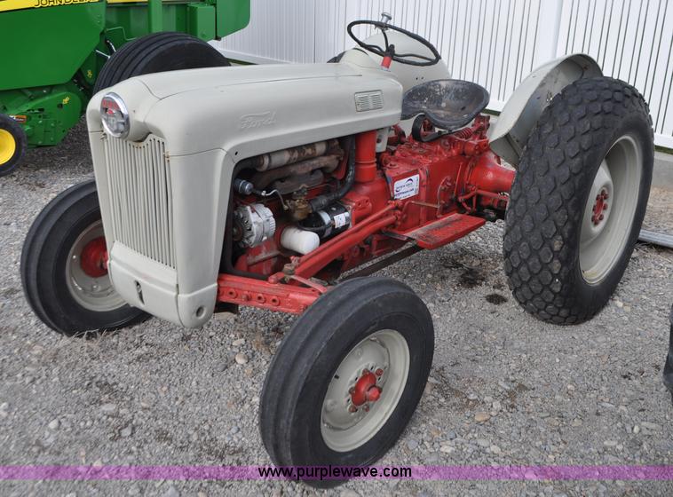 image for item G7365 1955 Ford 640 tractor