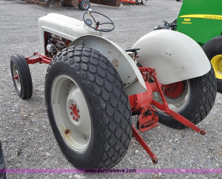 image for item G7365 1955 Ford 640 tractor