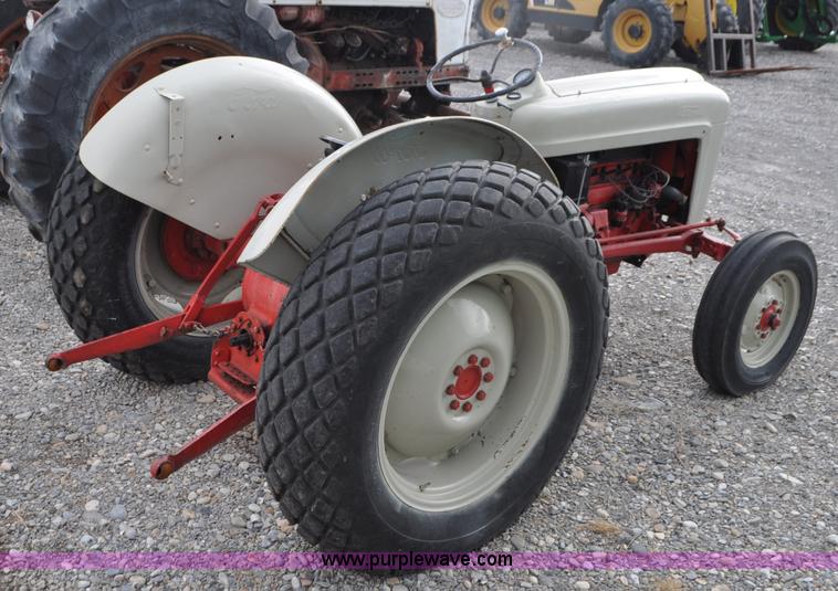 image for item G7365 1955 Ford 640 tractor