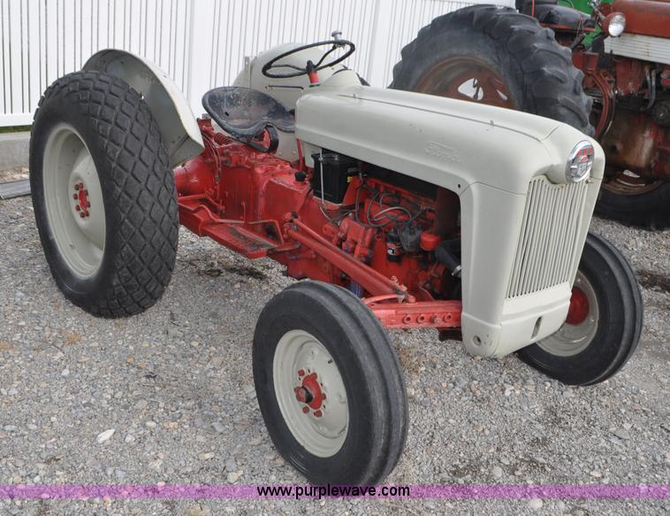 image for item G7365 1955 Ford 640 tractor