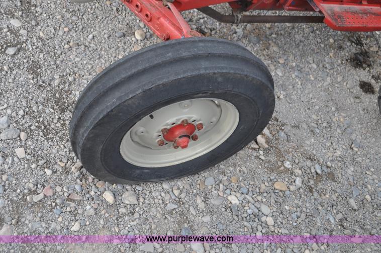 image for item G7365 1955 Ford 640 tractor