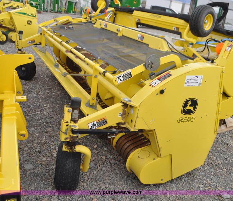 image for item G7367 John Deere 640C pickup head