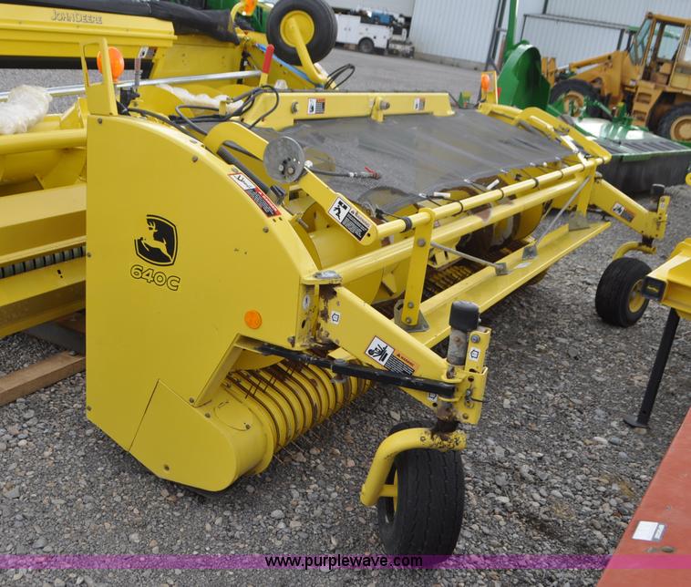 image for item G7367 John Deere 640C pickup head