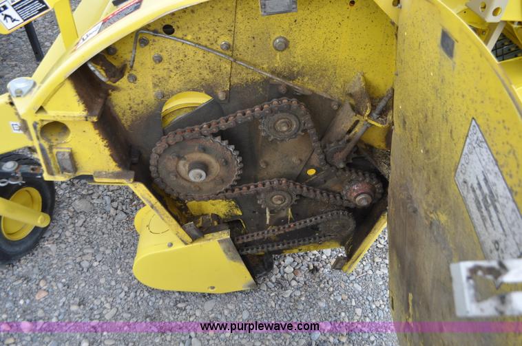 image for item G7367 John Deere 640C pickup head