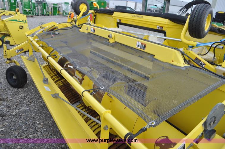 image for item G7367 John Deere 640C pickup head