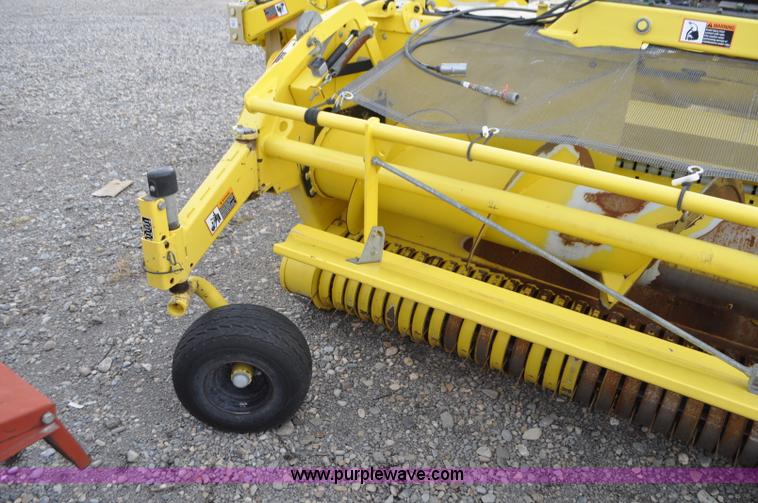 image for item G7367 John Deere 640C pickup head