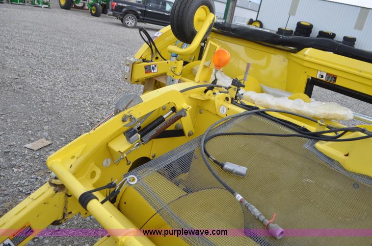 image for item G7367 John Deere 640C pickup head