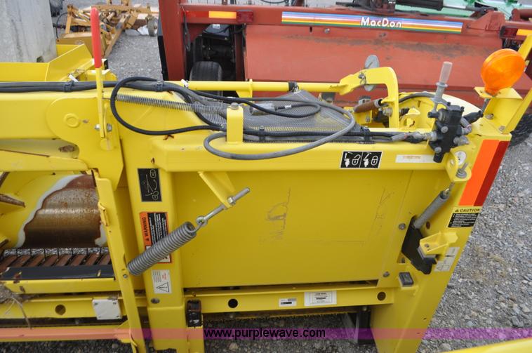 image for item G7367 John Deere 640C pickup head