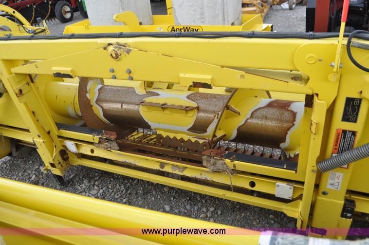 image for item G7367 John Deere 640C pickup head