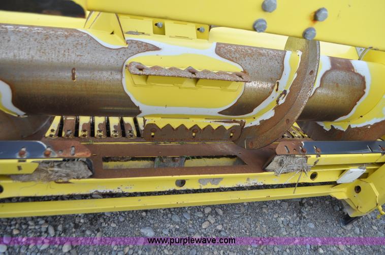 image for item G7367 John Deere 640C pickup head
