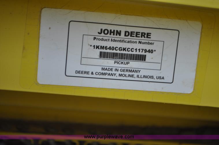 image for item G7367 John Deere 640C pickup head
