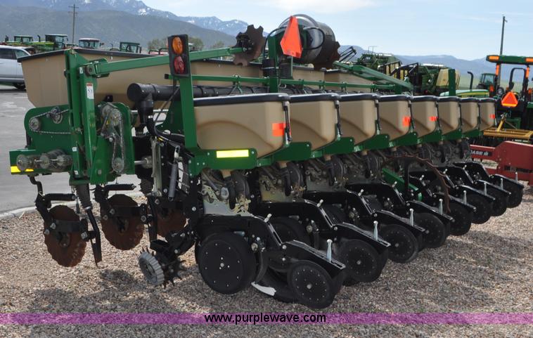 image for item G7369 2012 Great Plains YP825A-0830 planter